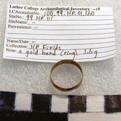 1969.002.00304; metal -ring : "Lizzie"