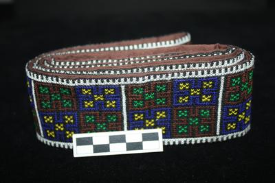 E1468: Hmong guitar strap cross stitch with leaf frond like motif