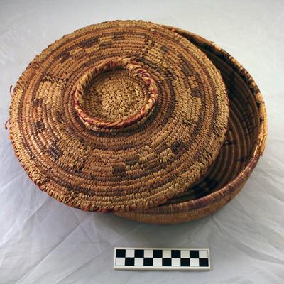E1353: Bie Angola, West Coast Africa, woven basketry tray with geometric design