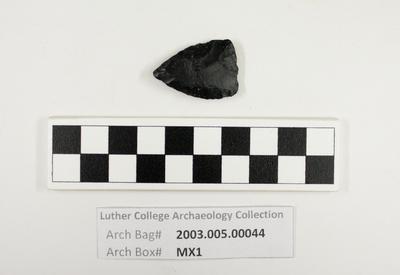 2003.005.00044: chipped stone-projectile point