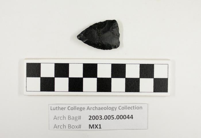 2003.005.00044: chipped stone-projectile point