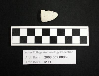 2003.005.00069: chipped stone-projectile point