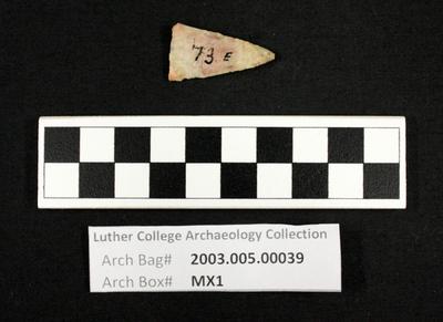 2003.005.00039: chipped stone-Madison projectile point