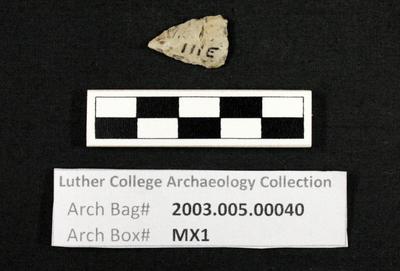 2003.005.00040: chipped stone-Madison projectile point