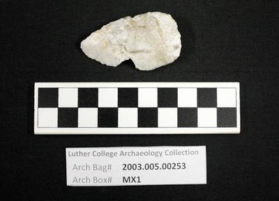 2003.005.00253: chipped stone-projectile point
