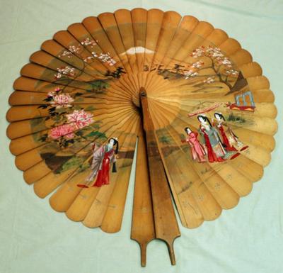 E0733: Wooden Wheel Fan, Japan