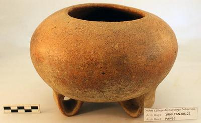 1969.PAN.00122: Tripod jar with looped legs; Veraguas