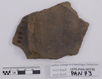 1970.PAN.00735: Decorated rim sherd with handle fragment