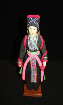 E1622: Hmong Doll