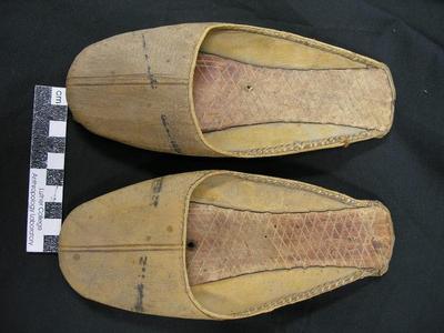 E0897B: India- Shoe