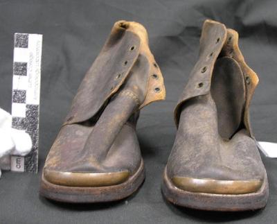 E0890B: Leather Boots